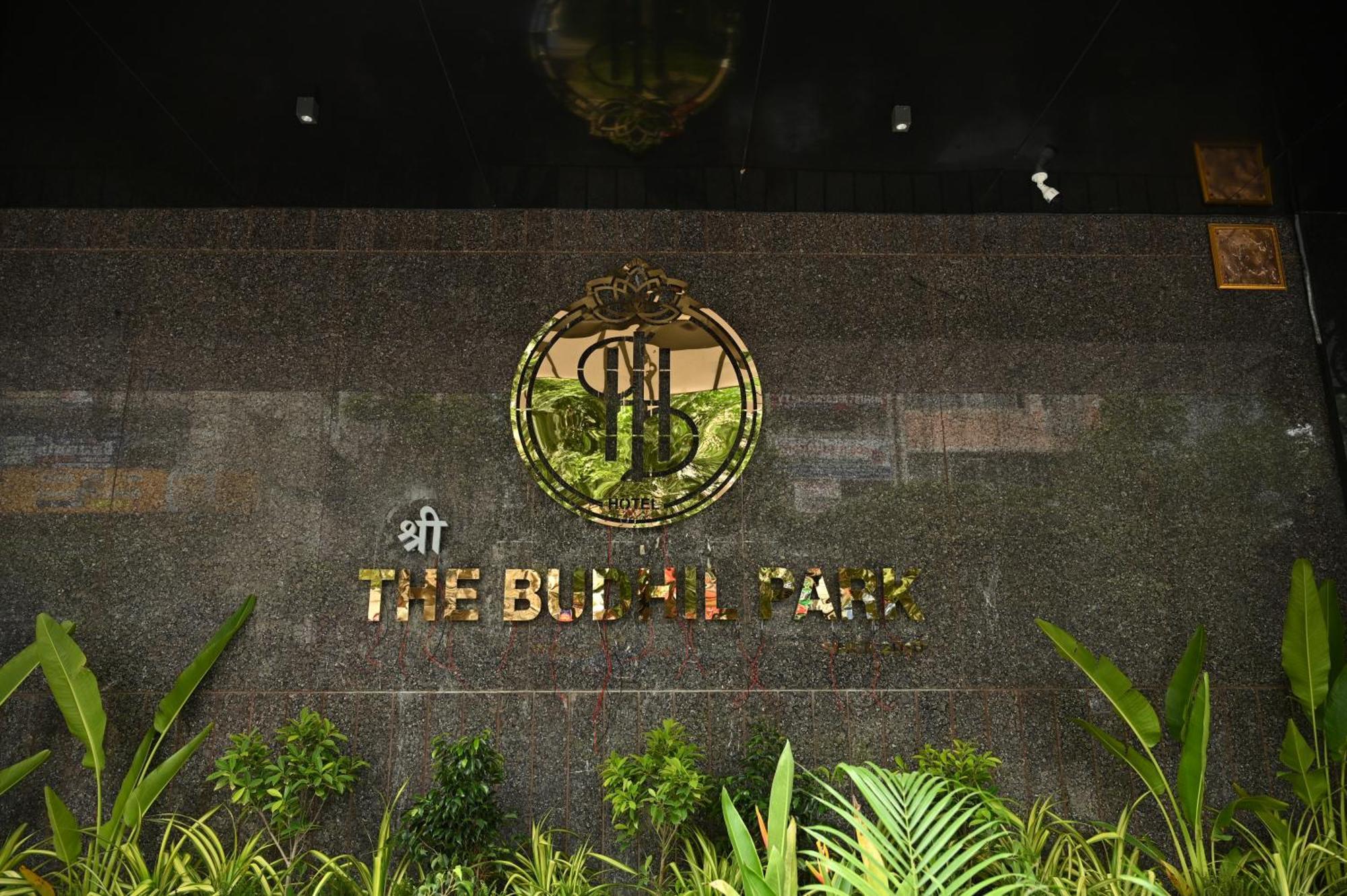 The Budhil Park Visakhapatnam Buitenkant foto